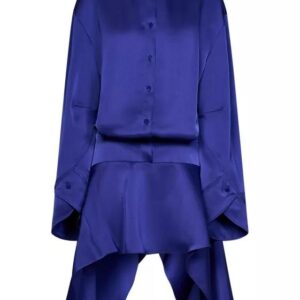 Setzen Sie ein Statement mit diesem atemberaubenden "Mischa"" Mini-Shirt-Kleid von The Attico. Das Kleid ist aus leuchtend lilafarbenem Doppelsatin gefertigt und hat einen durchsichtigen unteren Teil. Es ist perfekt für einen Abend oder einen besonderen Anlass. Das Material aus 100 % Polyester sorgt für Komfort und Haltbarkeit. Heben Sie sich von der Masse ab mit diesem mutigen und stilvollen Kleid von einer der angesagtesten Modemarken."
