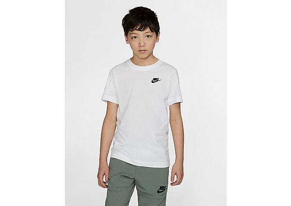 Dieses Logo T-Shirt von Nike ist ein simples Must-Have. Farblich in Weiß gehalten