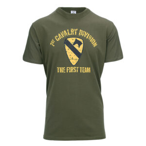 T-Shirt mit dem 1st Cavalry Division Logo. Das T-Shirt ist bequem und hat durch den Elasthan-Anteil eine hervorragende Passform. Material: 95%25 Baumwolle