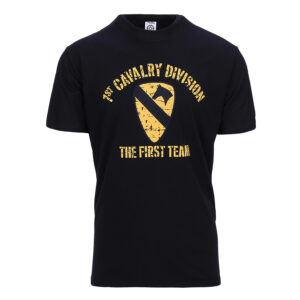 T-Shirt mit dem 1st Cavalry Division Logo. Das T-Shirt ist bequem und hat durch den Elasthan-Anteil eine hervorragende Passform. Material: 95%25 Baumwolle