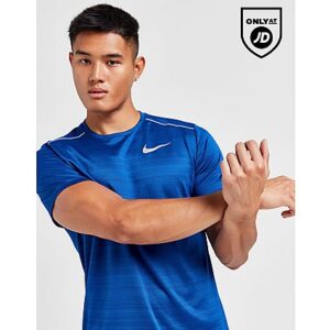 Holen Sie mehr aus Ihrem Training heraus mit diesem Miler 1.0 T-Shirt für Herren von Nike. Dieses T-Shirt ist aus einem glatten Polygewebe gefertigt