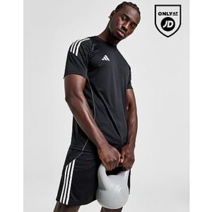 Das adidas Tiro Poly T-Shirt für Herren gehört zu den exklusiven Trainingsoutfits von JD. Dieses schwarze T-Shirt im Regular-Fit ist aus weichem und federleichtem