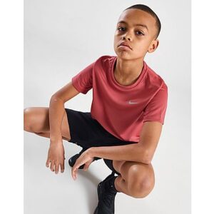 Bleib cool beim Training mit dem Nike Miler T-Shirt für Kinder. Das T-Shirt in den Farben Adobe und Reflective Silver besteht aus leichtem