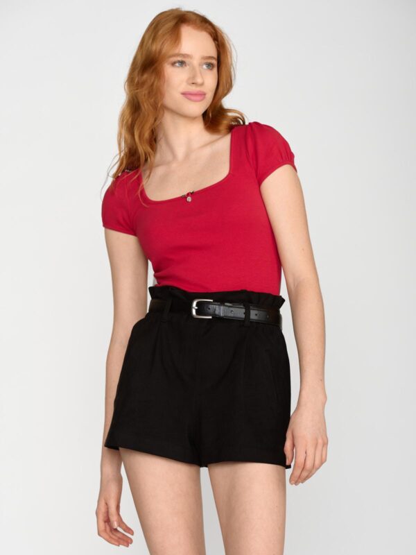 VIVE MARIA DAMEN T-SHIRTMarke: Vive MariaModell: Red Girl Rib ShirtProdukt Nr.: 46664Farbe: rotHauptmaterial: 95% Baumwolle