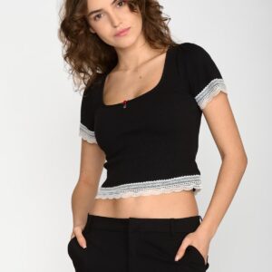 VIVE MARIA DAMEN T-SHIRTMarke: Vive MariaModell: Sweet Cropped ShirtProdukt Nr.: 46669Farbe: schwarzHauptmaterial: 95% Baumwolle
