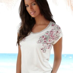 Beachtime: T-Shirt mit zarter Spitze am Ausschnitt. Leicht gerundeter Saum. Weich fliessende Qualität aus 55% Viskose