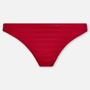 Diese Bikini-Hose in strahlendem Rot aus edlem Jacquard Stoff überzeugt mit raffiniertem Design. Das Model misst 180 cm und trägt die Konfektionsgröße DE 36. Dekolleté: 85 cm